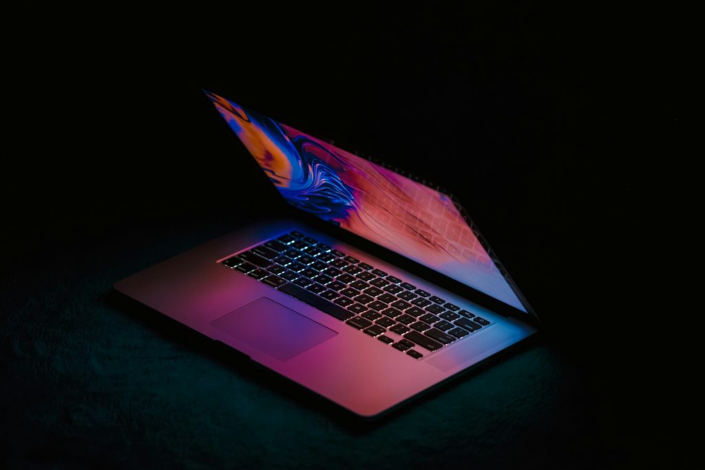 Agent de pază în era digitală: înscrie-te gratuit la cursul de Competențe Digitale! 
