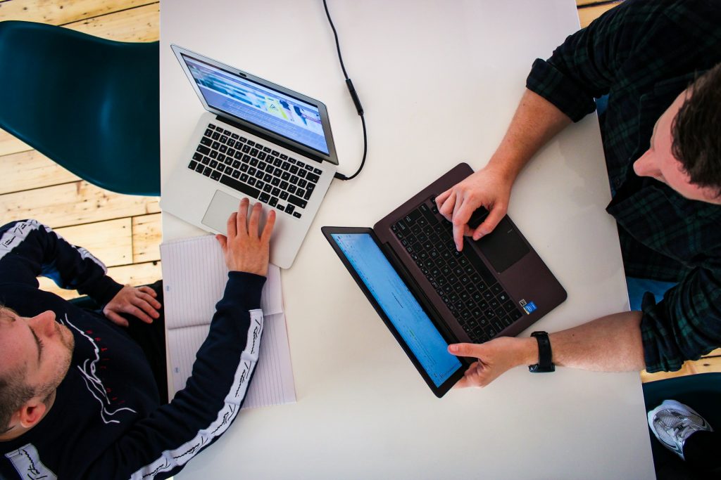 Munca hibridă în regiunea București-Ilfov și rolul competențelor digitale