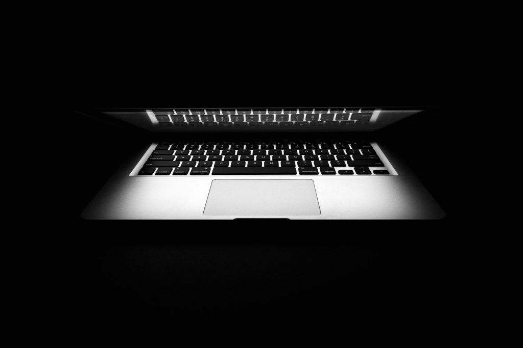 Competențele digitale de bază pe care ar trebui să le aibă orice angajat în 2026